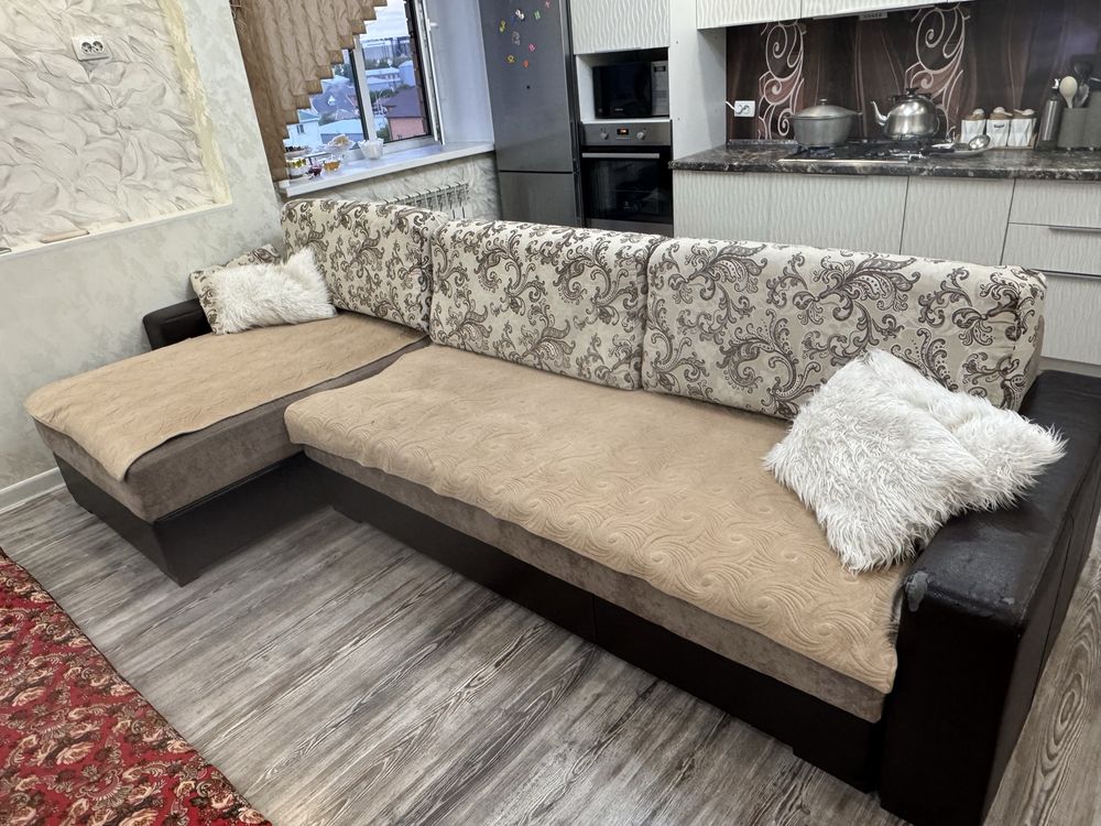 Продается мягкий диван, 4 метра, в хорошем состоянии