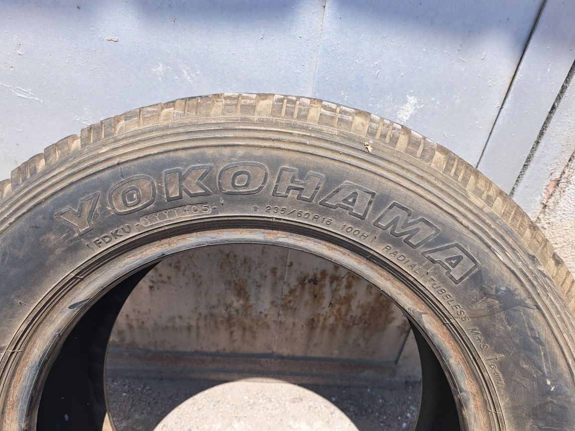 Продам две шины Yokohama 235/60R16