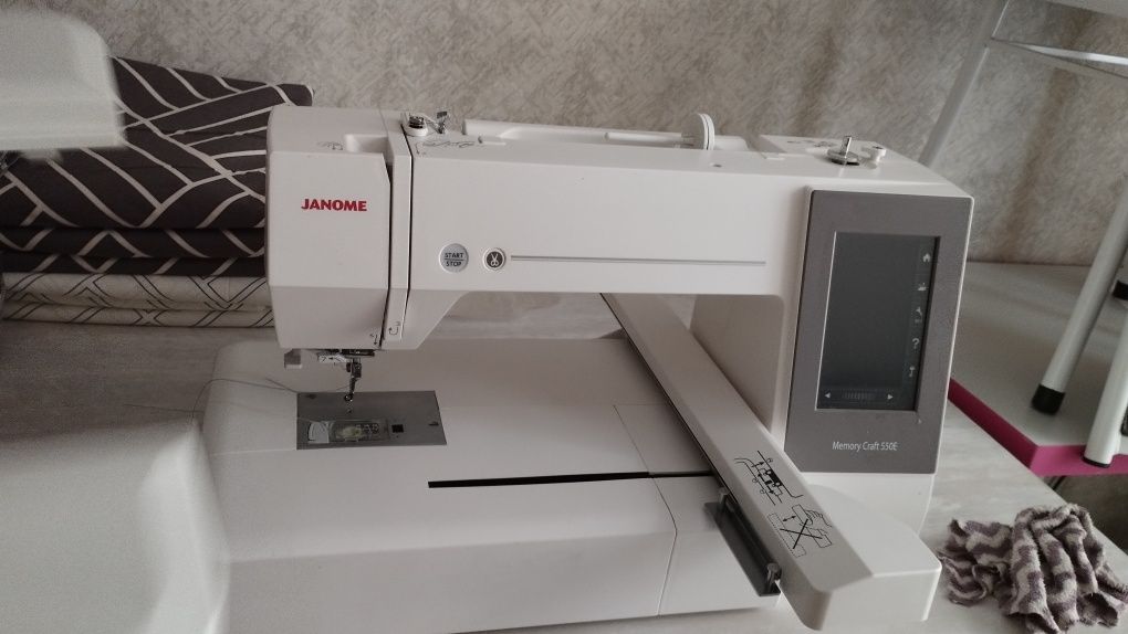 Машинка швейная Janome