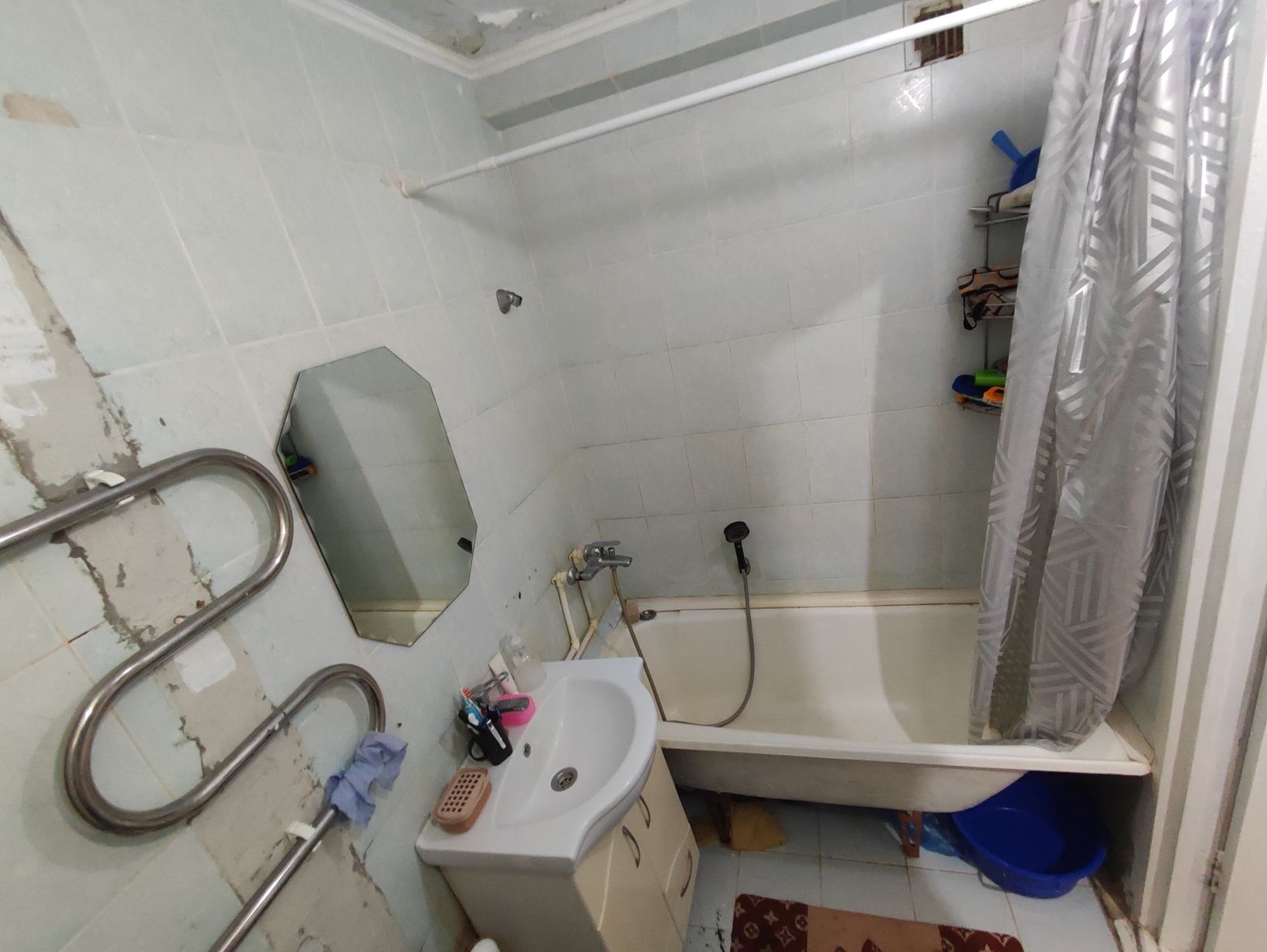 Продается 3‑комнатная квартира в 8 микрорайоне, 59 м², 1 этаж из 5