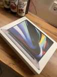 Продам macbook pro 16 2022 / 16гб /Ssd 512гб