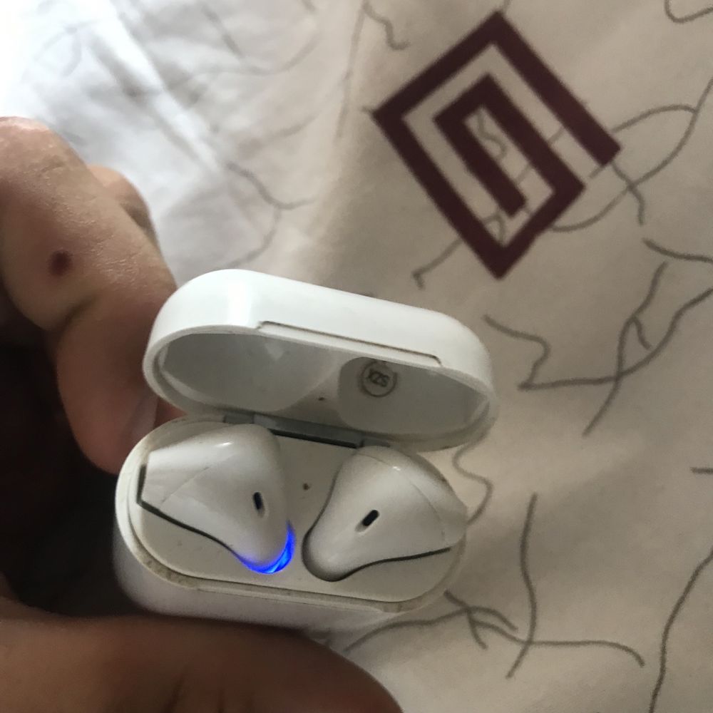 Наушники Airpods