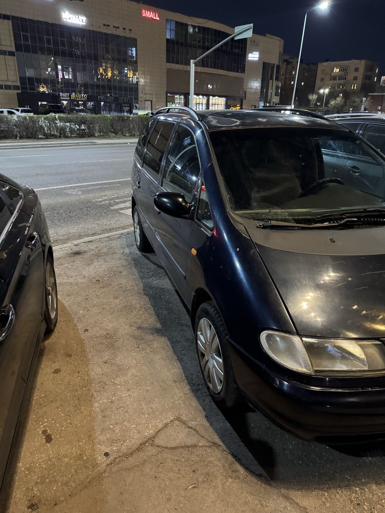 Volkswagwen Sharan 1