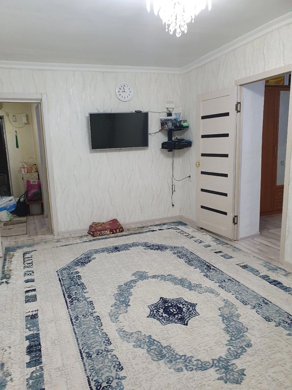 ЖанаОзен. 1мк 2д. Екінші этаж 3 бөлмелі пәтер сатылады ремонт орташа Б