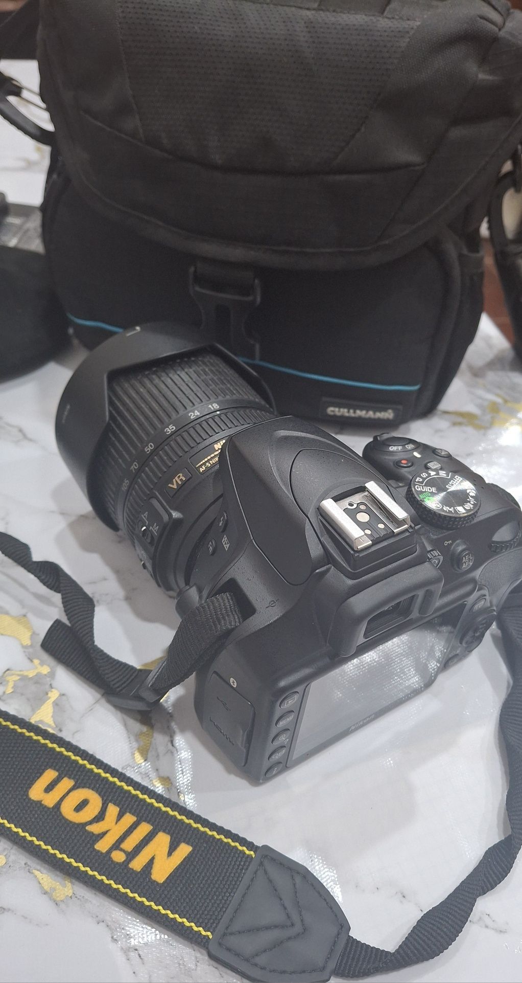 Срочно Продам профессиональный фотоаппарат D 3400.