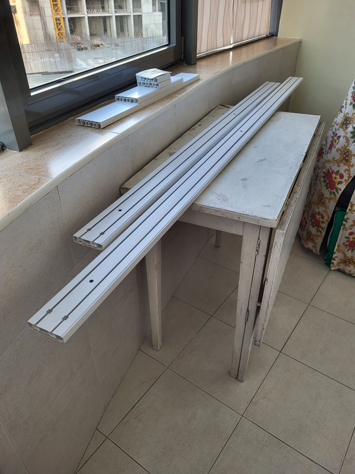 Продам карниз с пластиковой блендой (декоративная лента) в комплекте