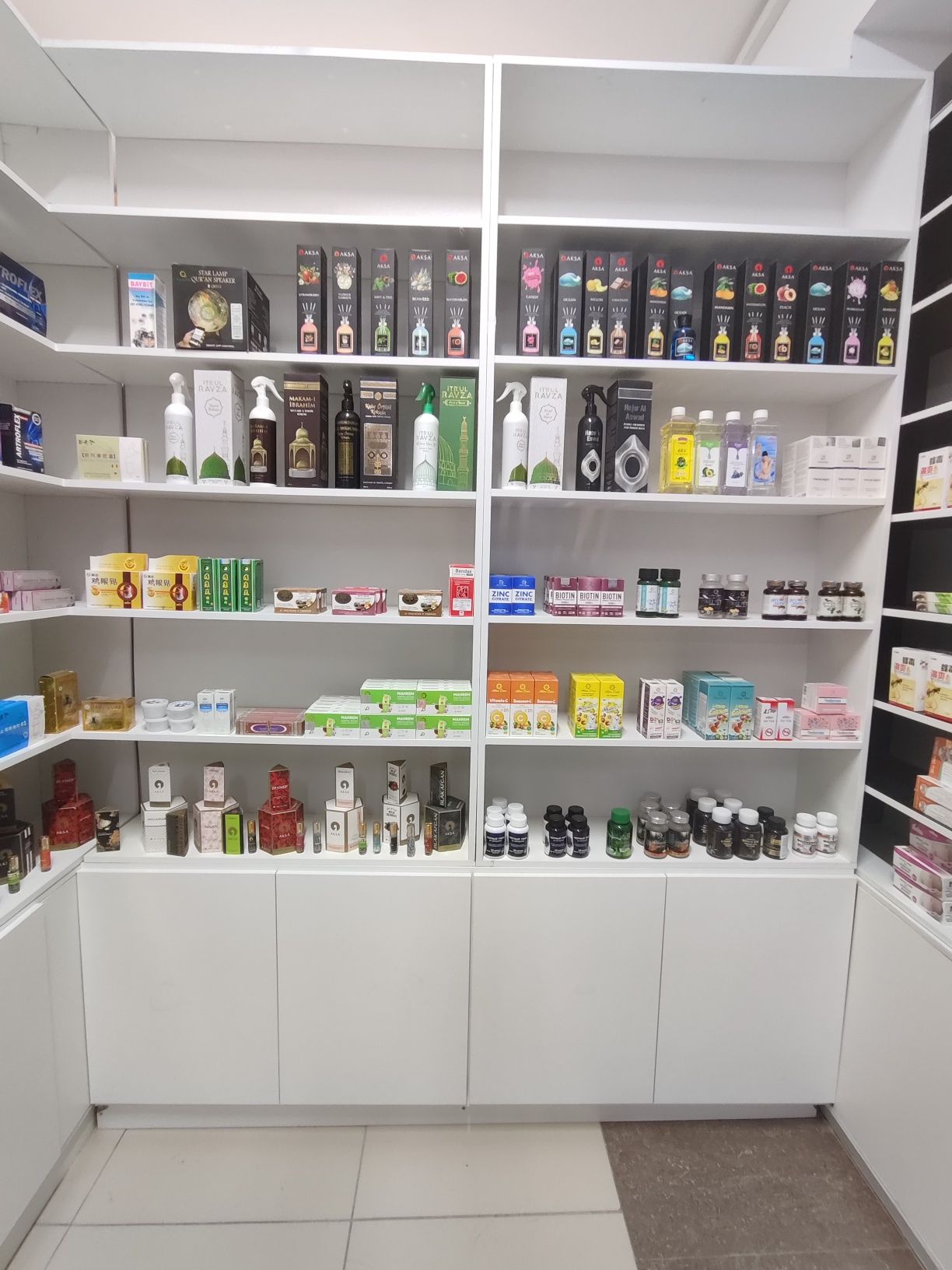 Продается мебель для помещение и для магазинов, бутиков