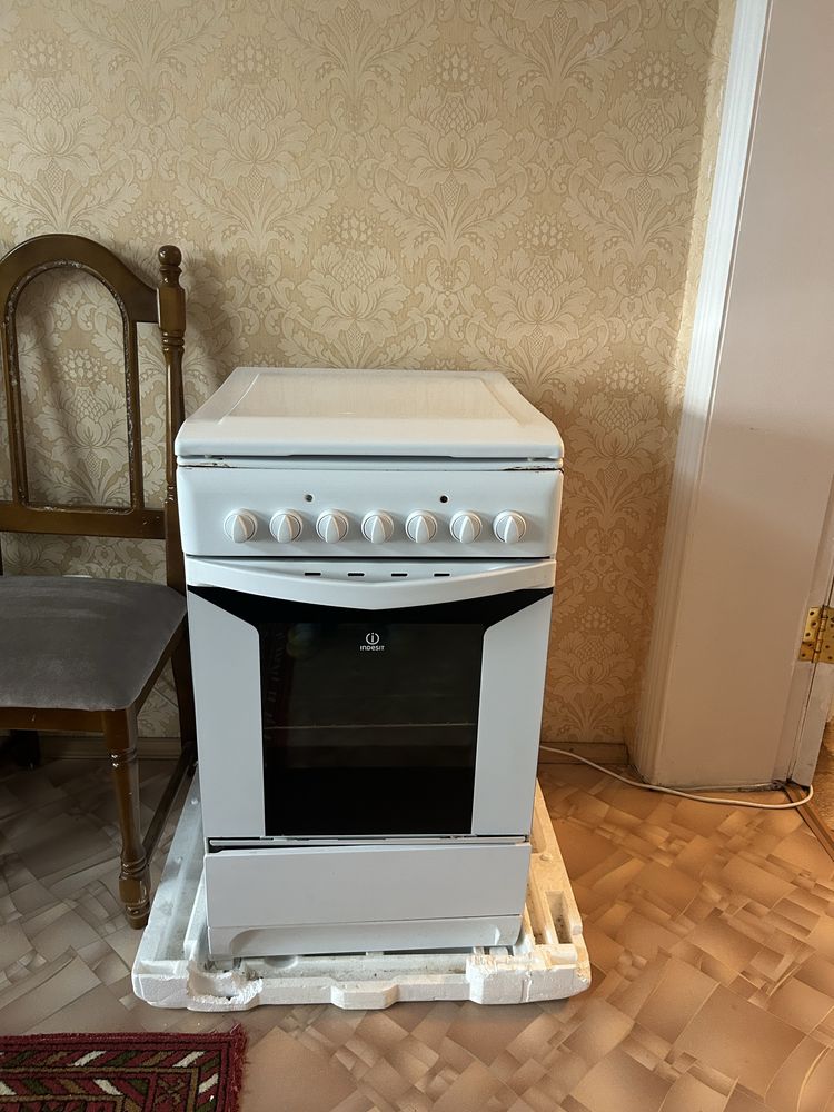 Продам электроплитк indesit