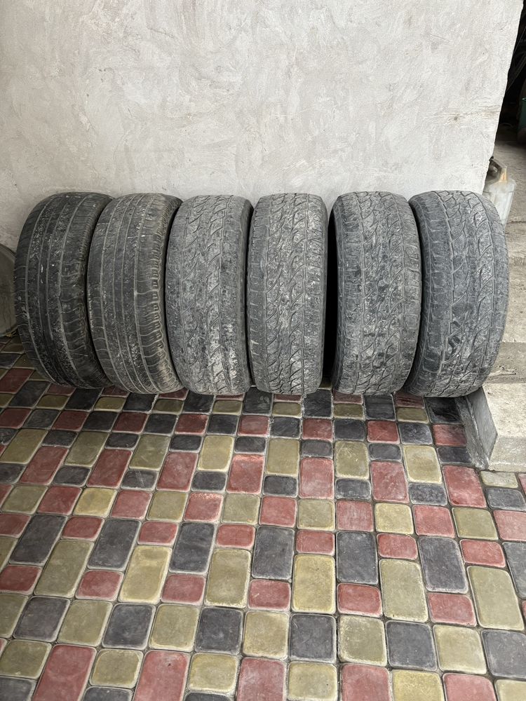 Всё и все за 10000! ПРОДАЮТСЯ Шины 250/70 R16