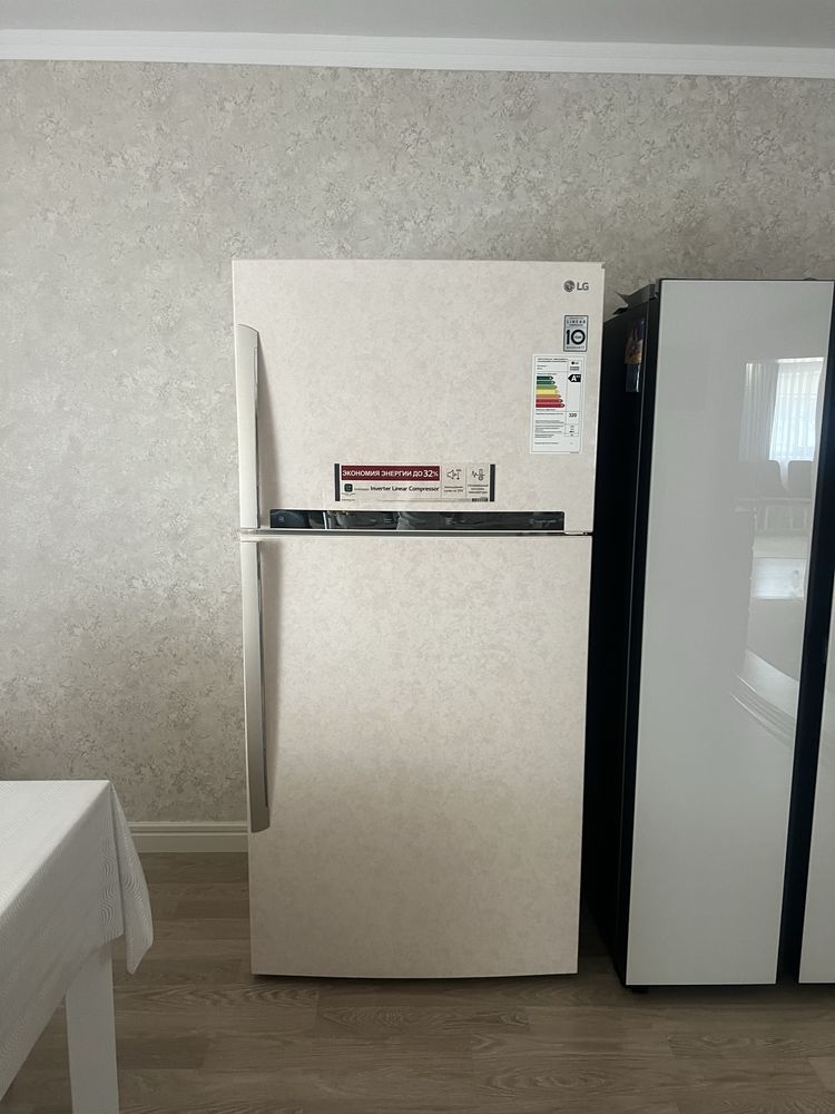 Холодильник LG в отличном состояний!