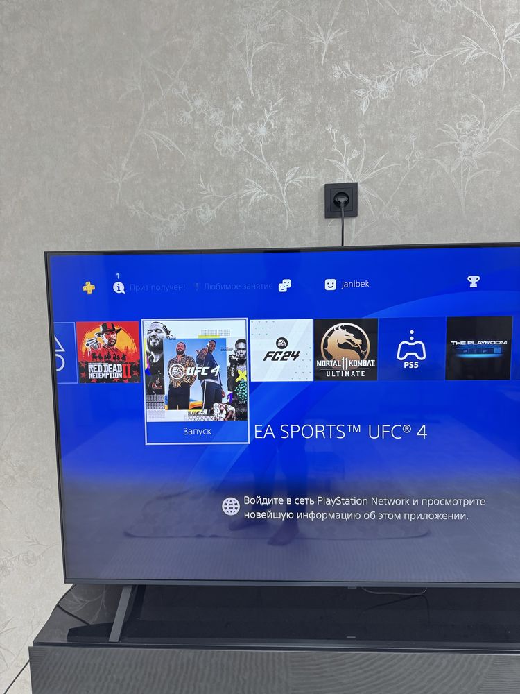 PS4 pro 1TB + 2 джойстика + игры