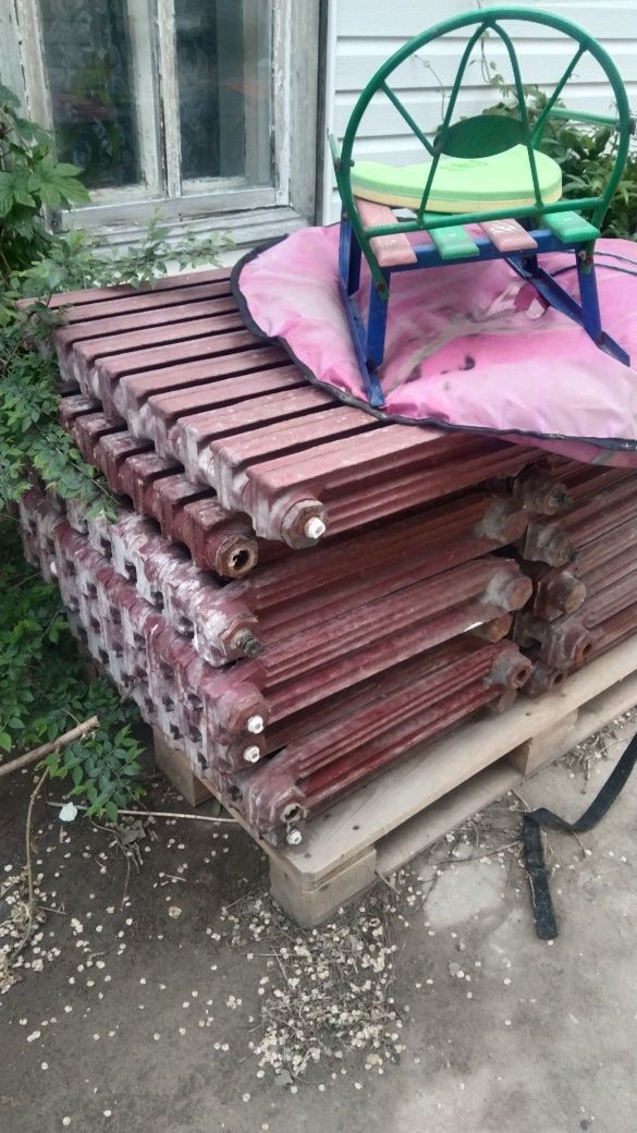 Продам чугунные батарей