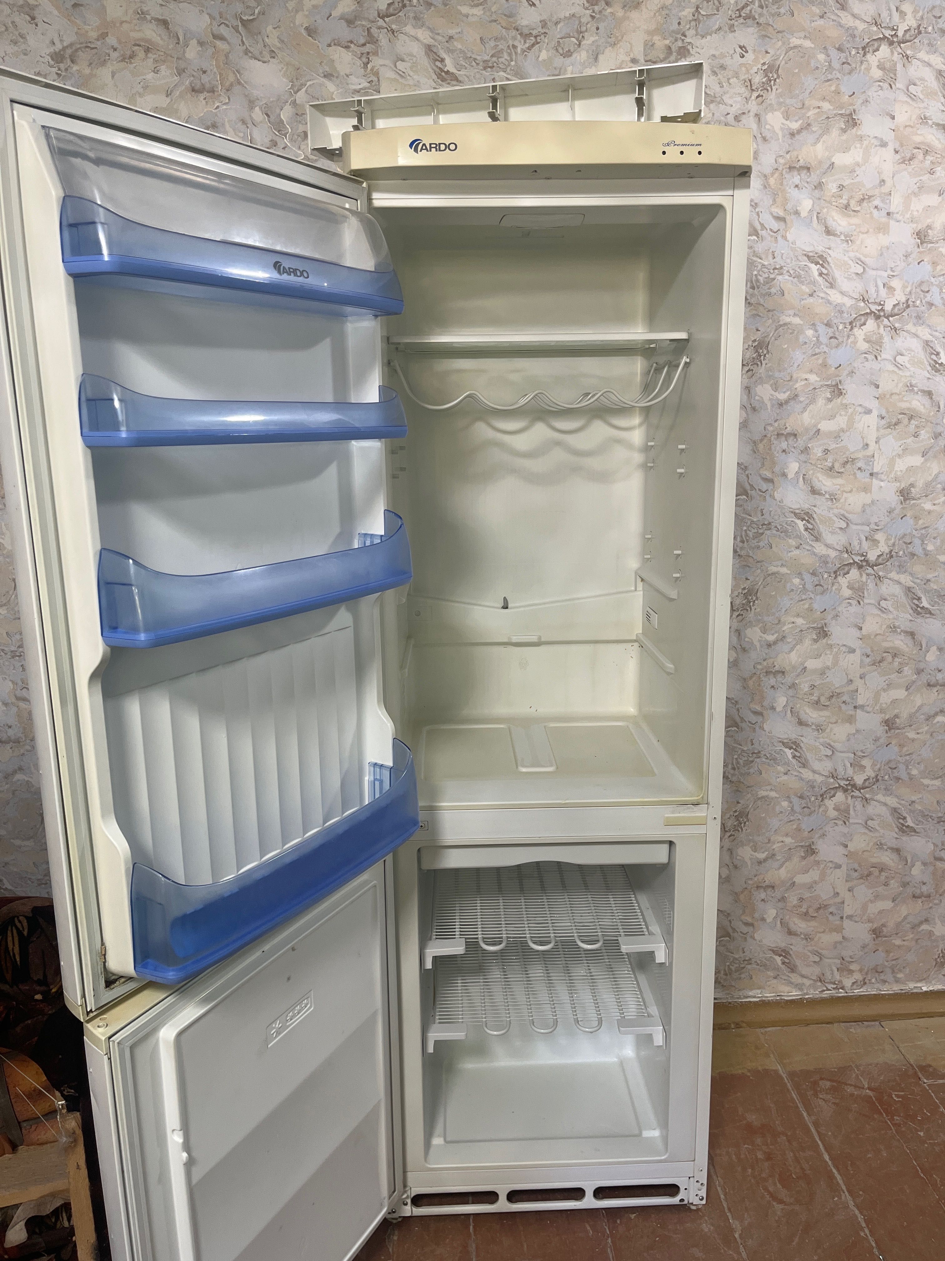 Продам холодильник