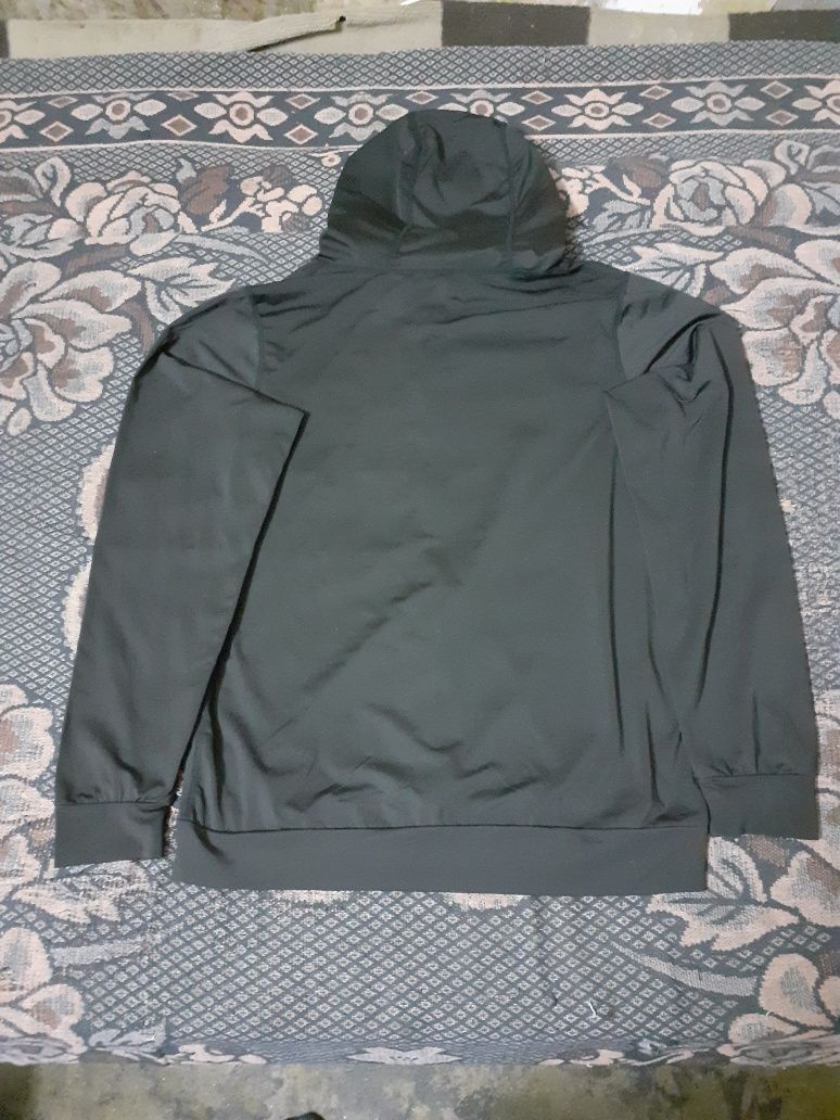 Продам лёгкую олимпийку