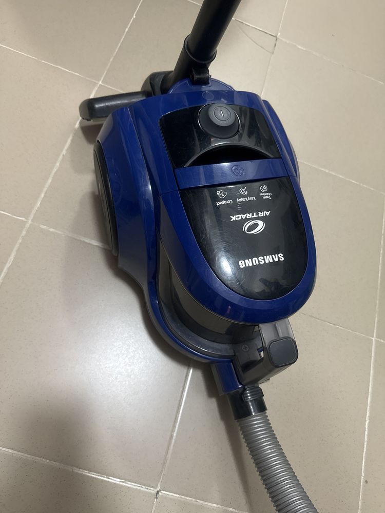 Пылесос Самсунг 1600 W работает