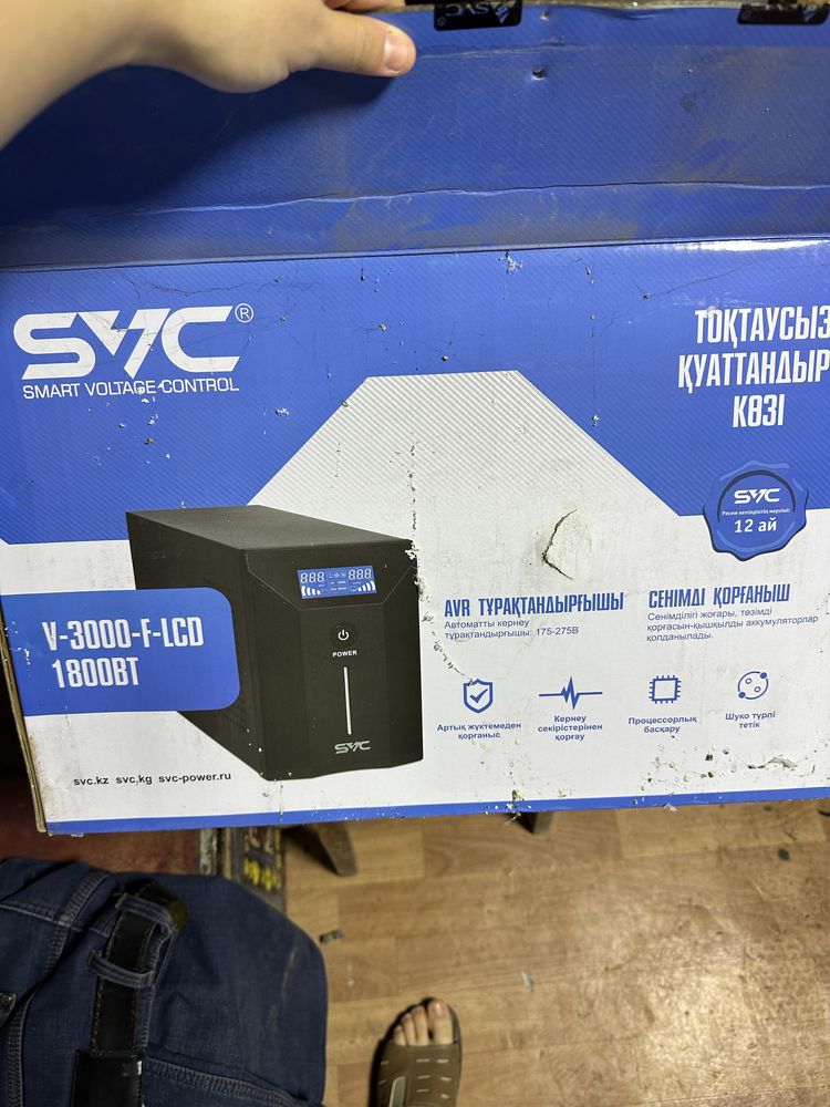 Источник бесперебойного питания SVC V-3000-F-LCD 1800BT