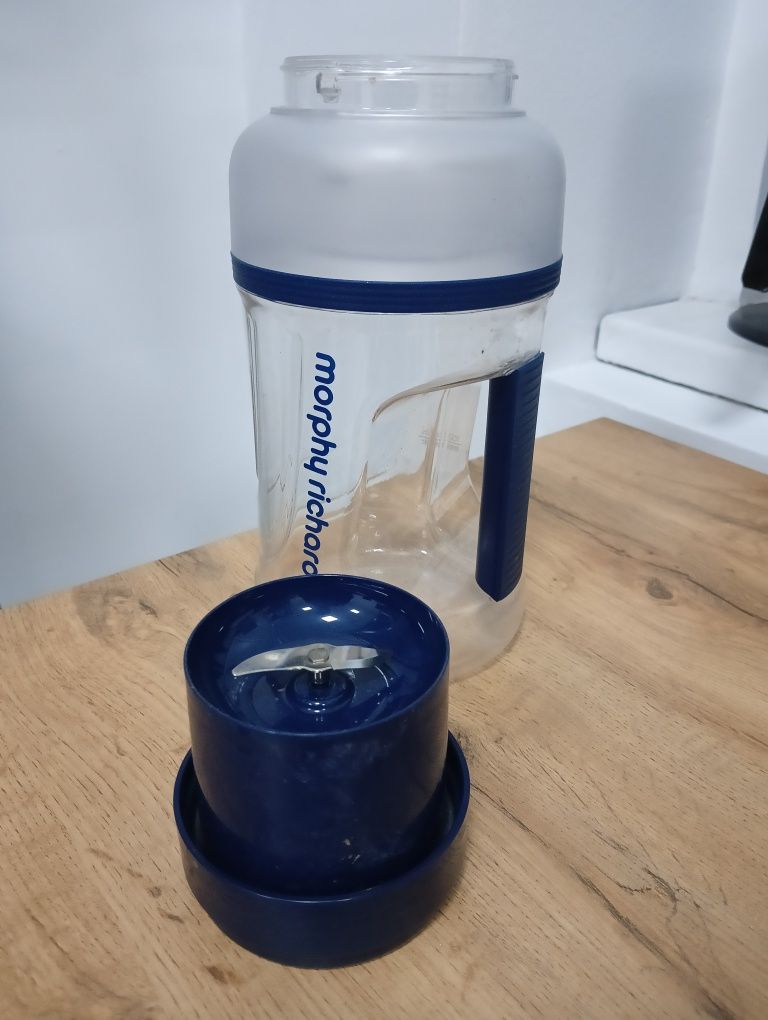 Спортивная бутылка - блендер Morphy Richards Sport Juicer
