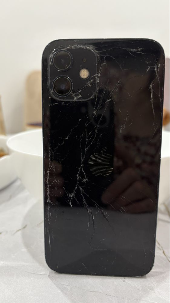 Iphone 12 сатылады.