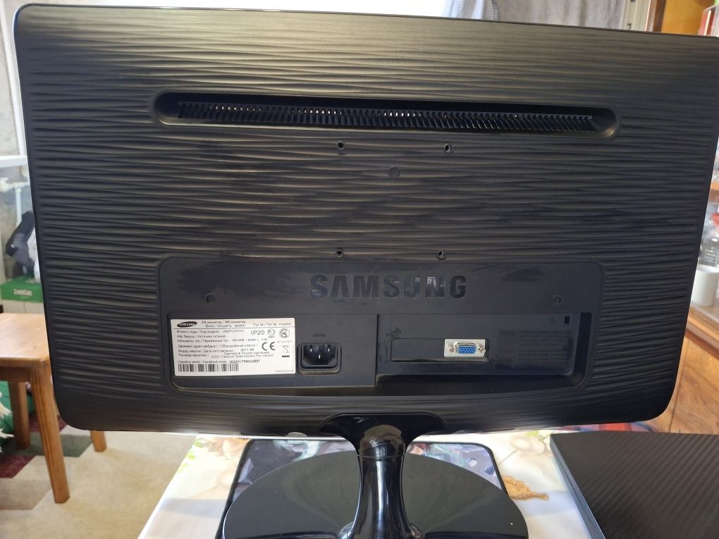 Монитор полностью рабочий samsung