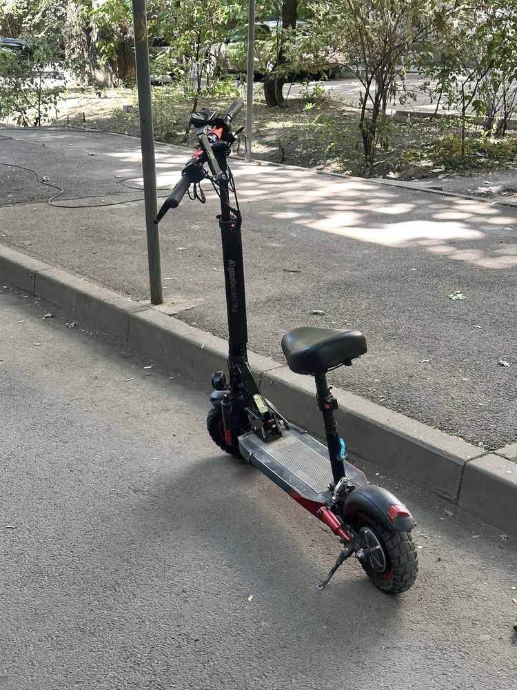 Электросамокат в отличном состояний