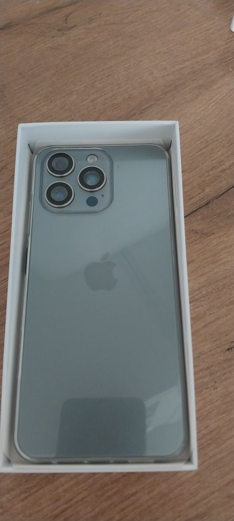 Продам Айфон новый в упаковке