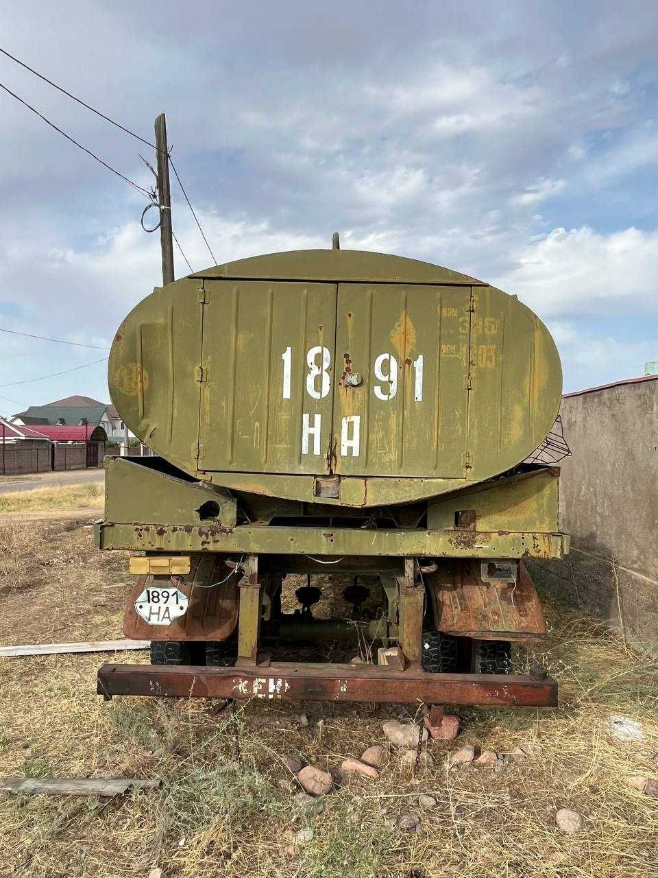 Бензовоз советский
