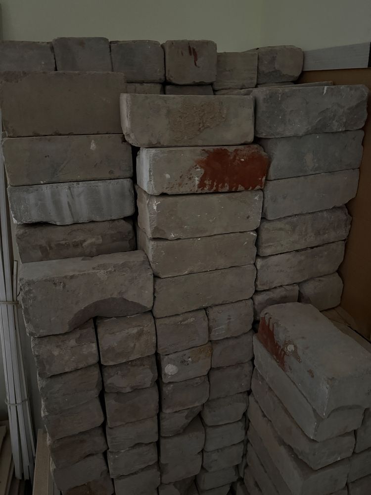 Продам кирпичи, в хорошем состоянии.
