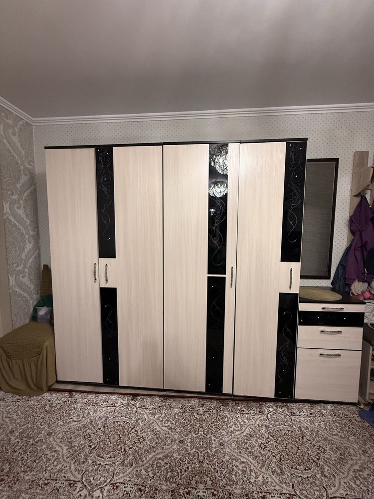 Продам Прихожую.