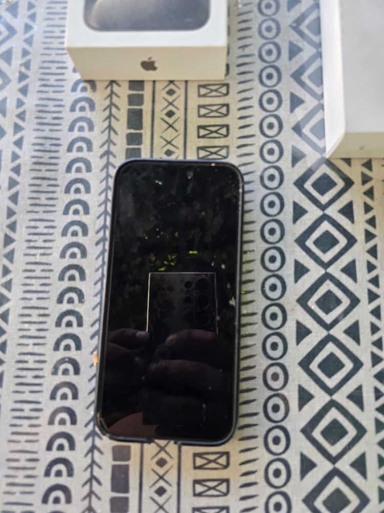Iphone 15 pro max 256 , apple Watch SE (Gen 2) 44 mm