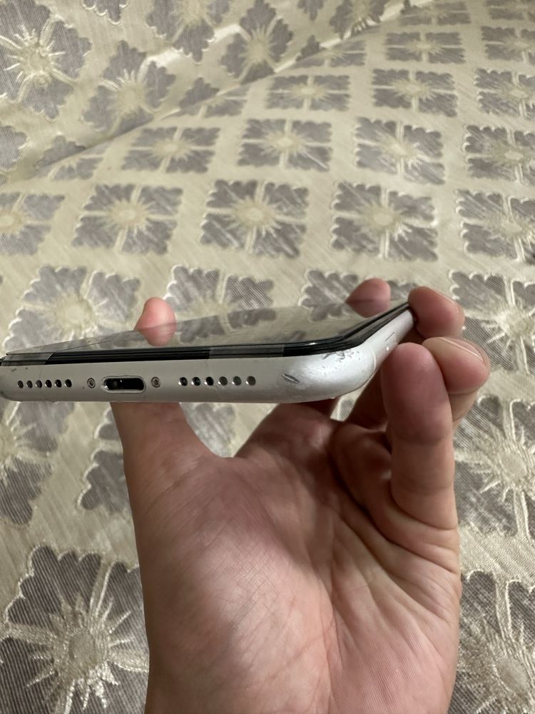 iPhone XR продам