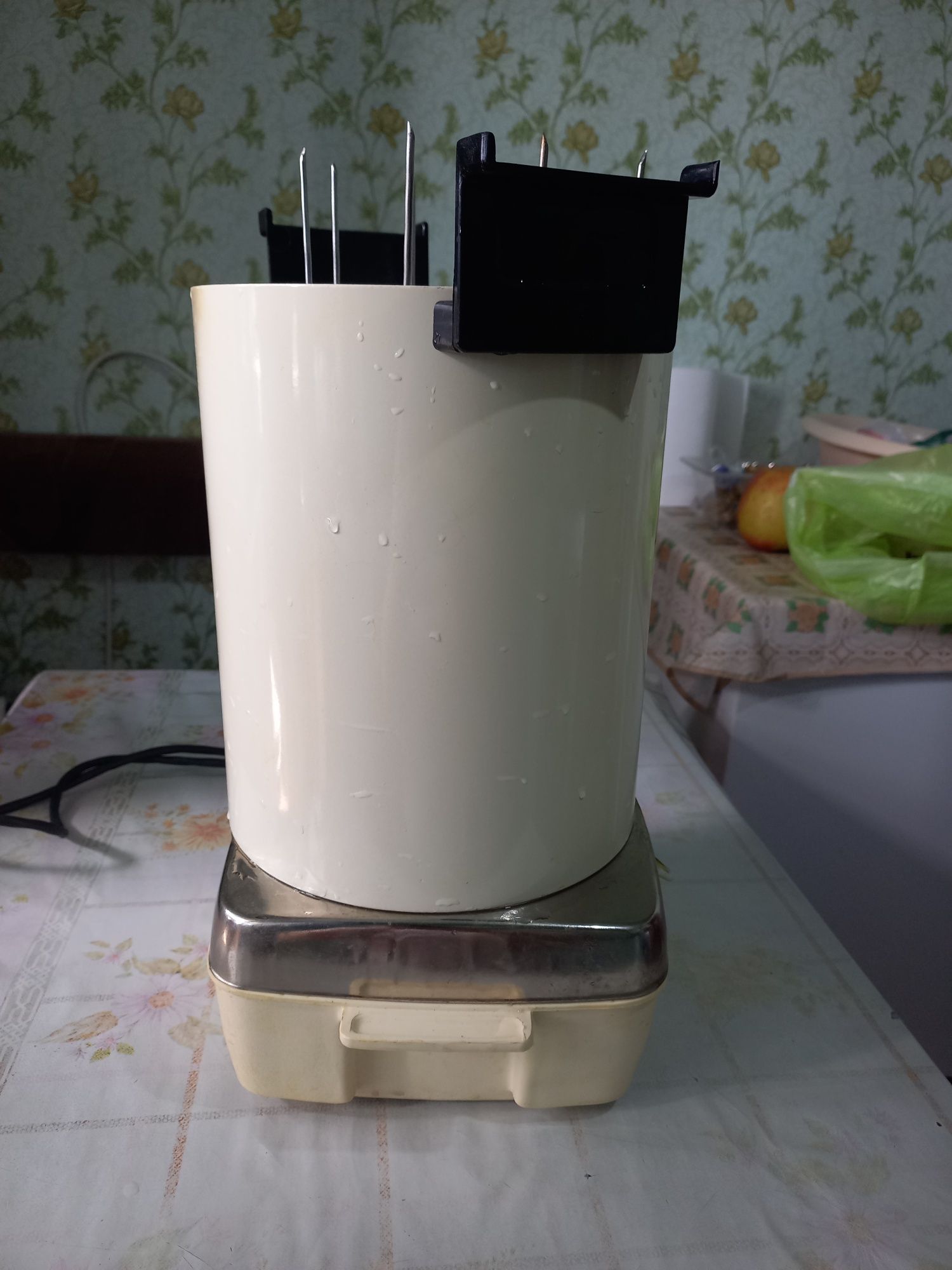 Продам электро шашлычнеца  производства С.С.С.Р.