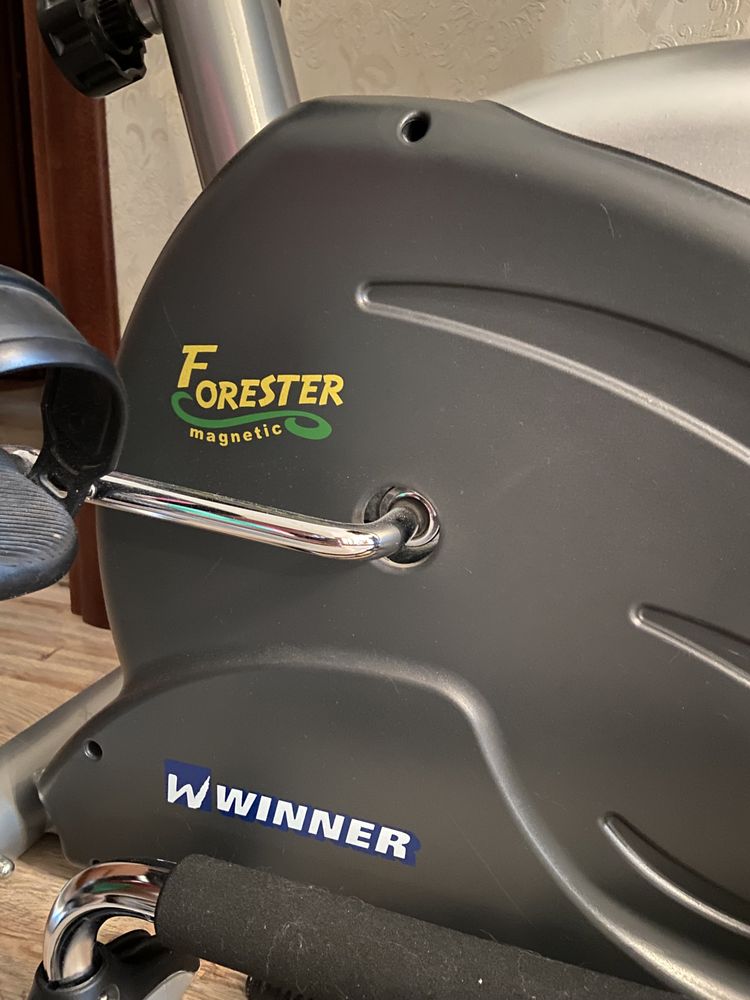 Продается вертикальный велотренажер Forester Magnetic Winner