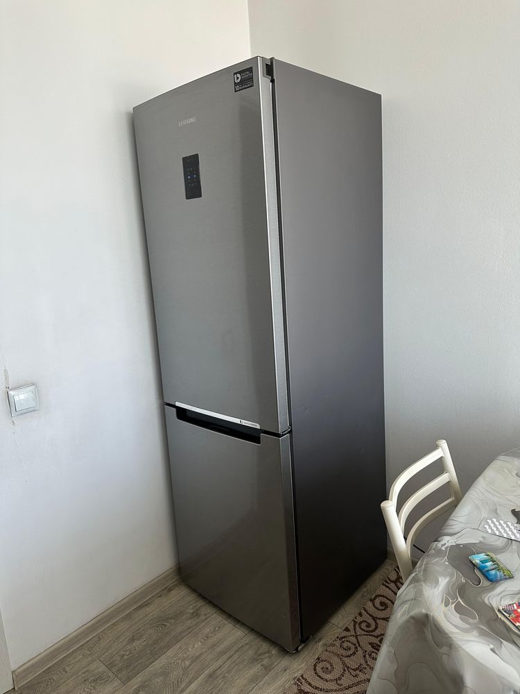 Холодильник Samsung
