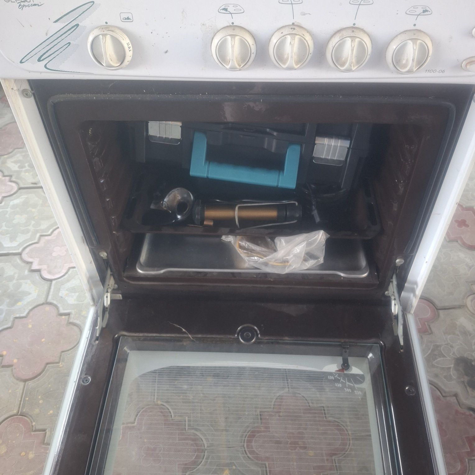 Продам газовую плиту с духовкой Гефест