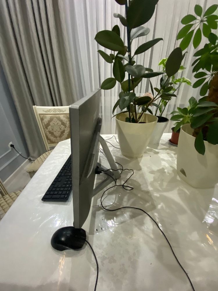 Продается новый моноблок ASUS. Новый. Брали за 480К в Каспи