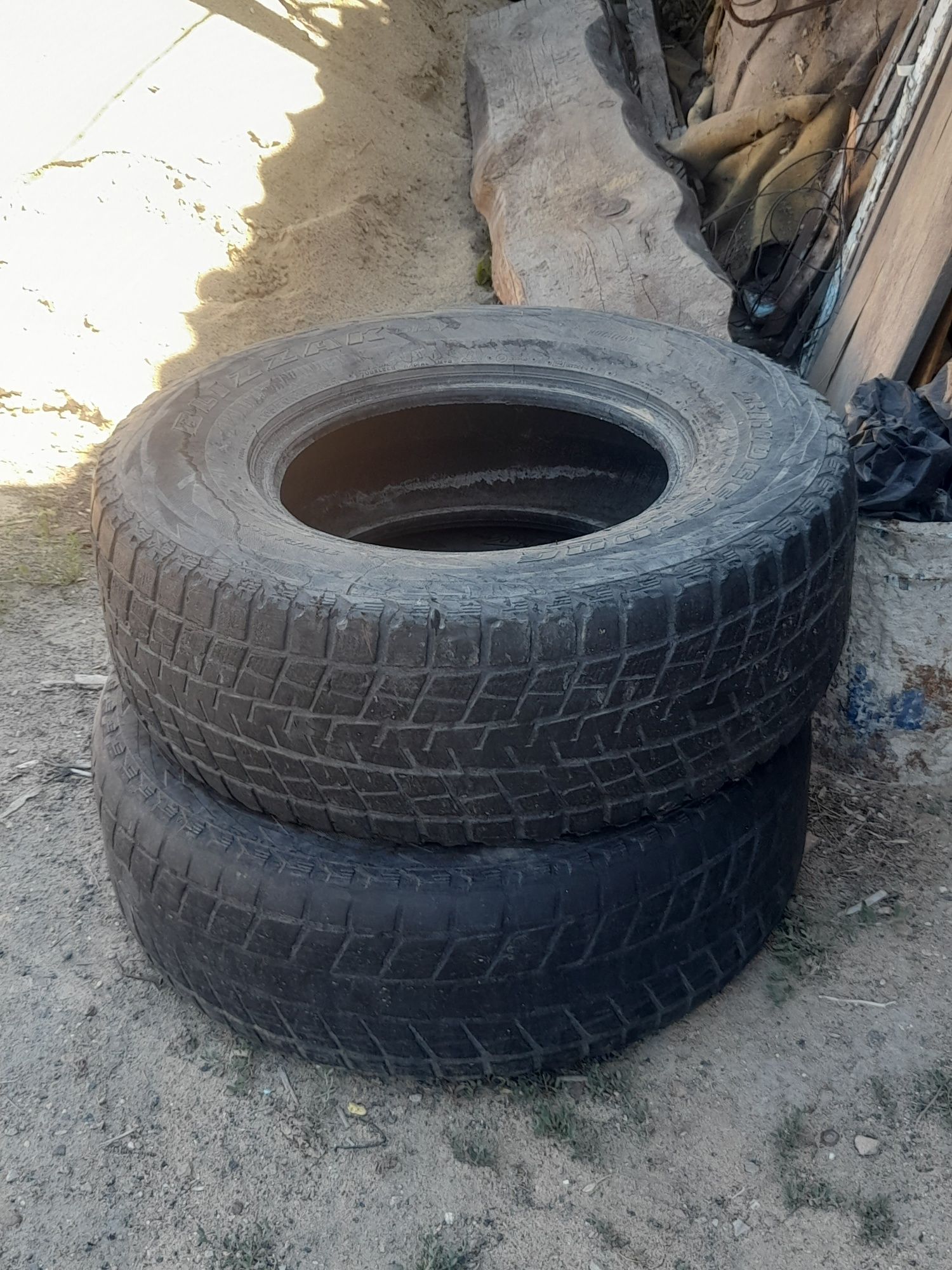 Продам шины 2шт ..