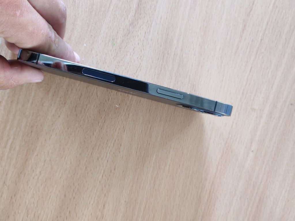 Продам Iphone 12 pro