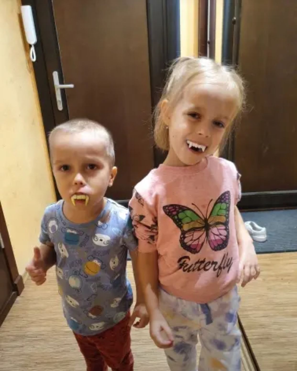 Клыки зубы вампира детские