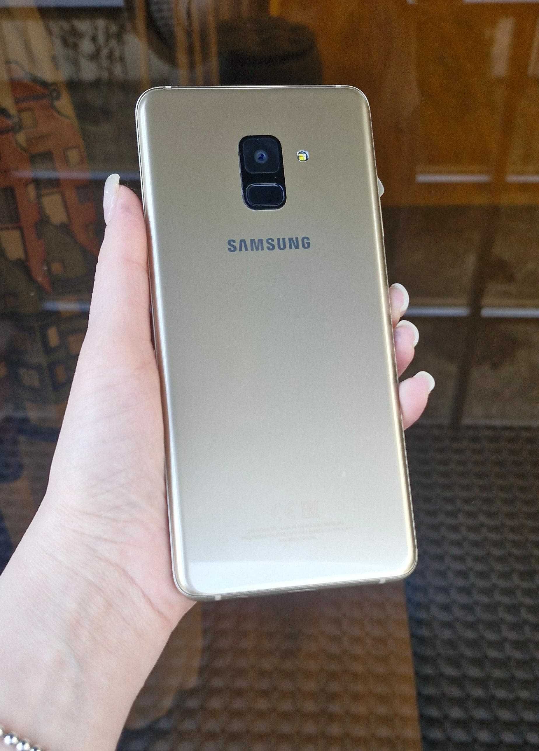 Samsung Galaxy А8+ 32GB золотой  в отличном состоянии