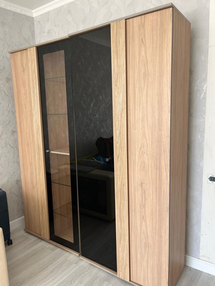 Продам 2 шафа, комод и навесную полку