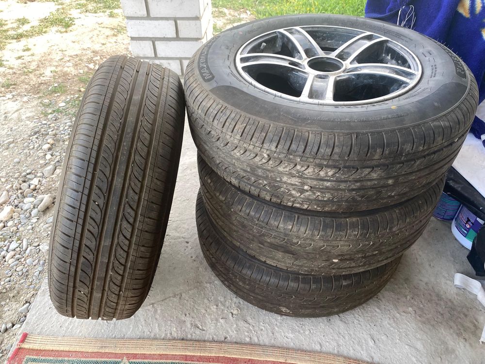 Продам диски шинами 205.70.R 15