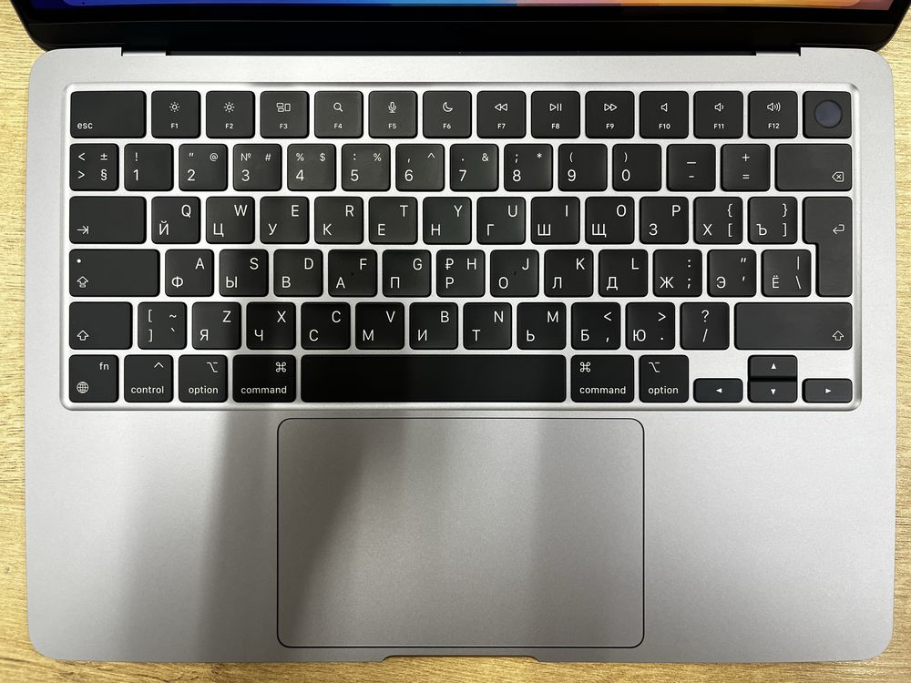 Стильный MacBook Air 13 2022.  -   13.6 2K/Apple M2/8GB/256GB/7 Циклов