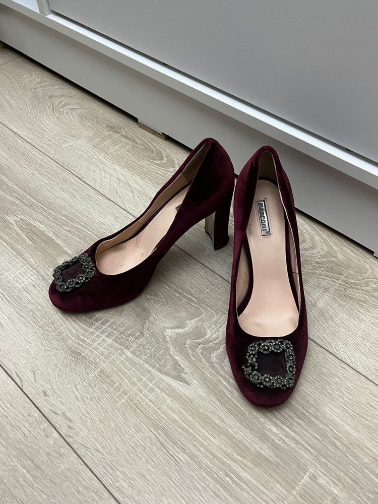 Продам женские туфли за 2500 каждую