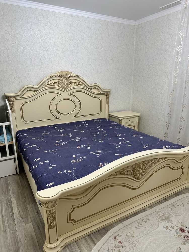 Продам спальный гарнитур без матраса
