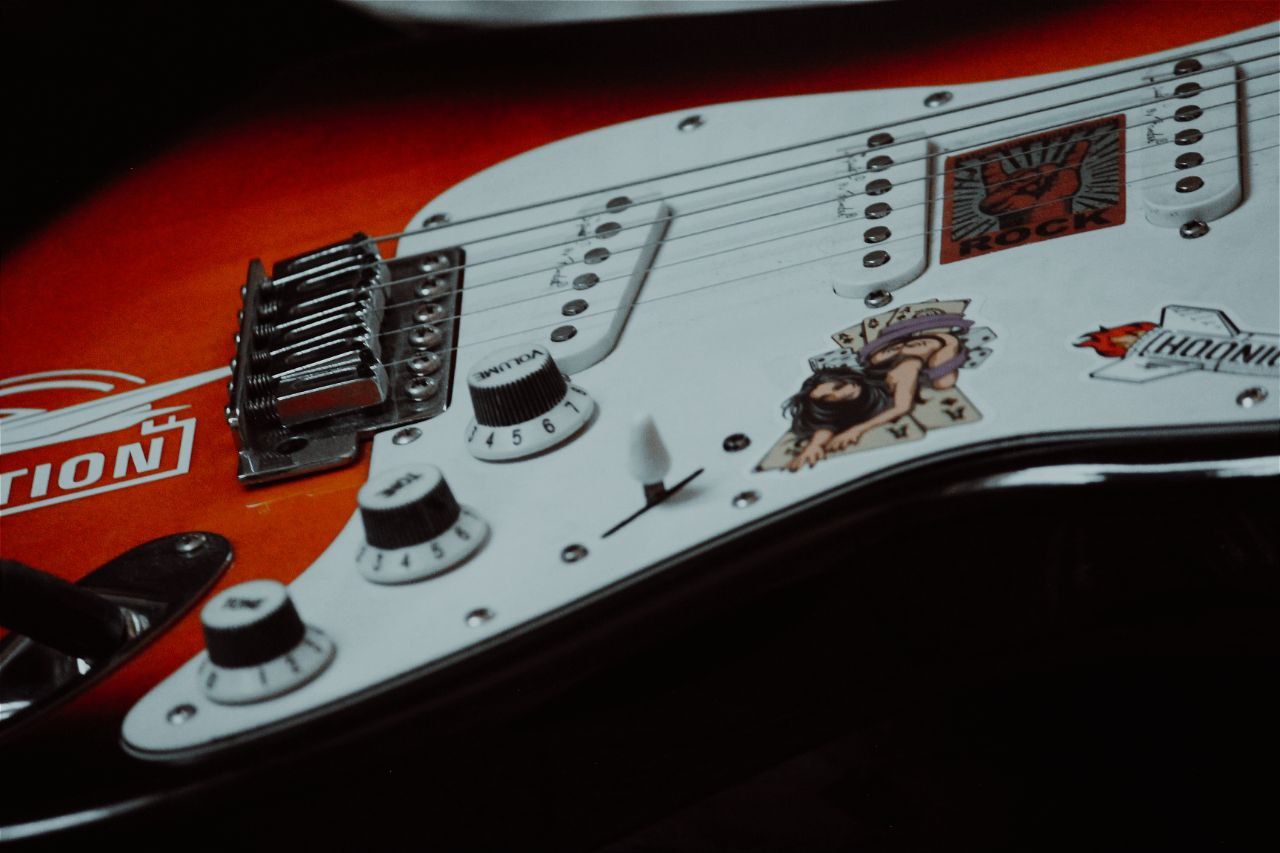 Срочно продаю FENDER Squier Bullet strat (индонезия)