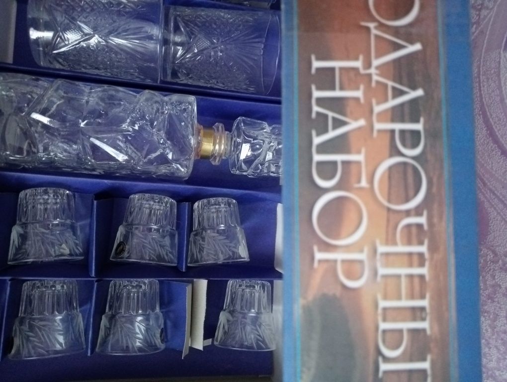 Продам чайный сервиз,кофеварку,хрусталь -стекло