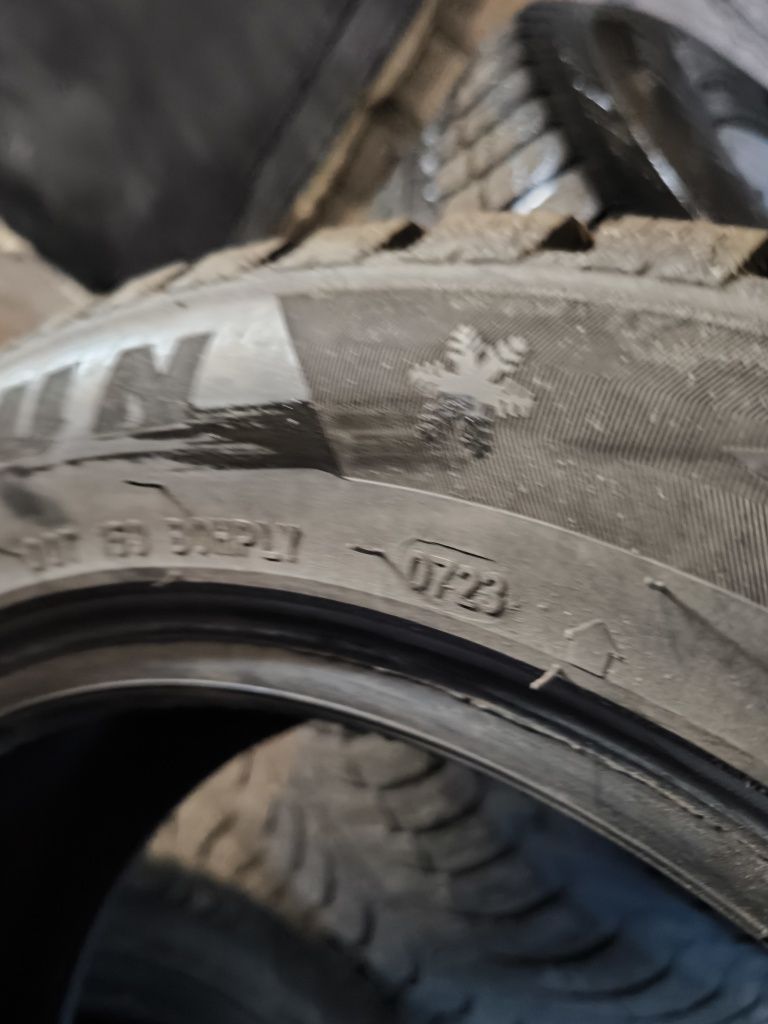 Продам зимнюю резину 205/55/16
