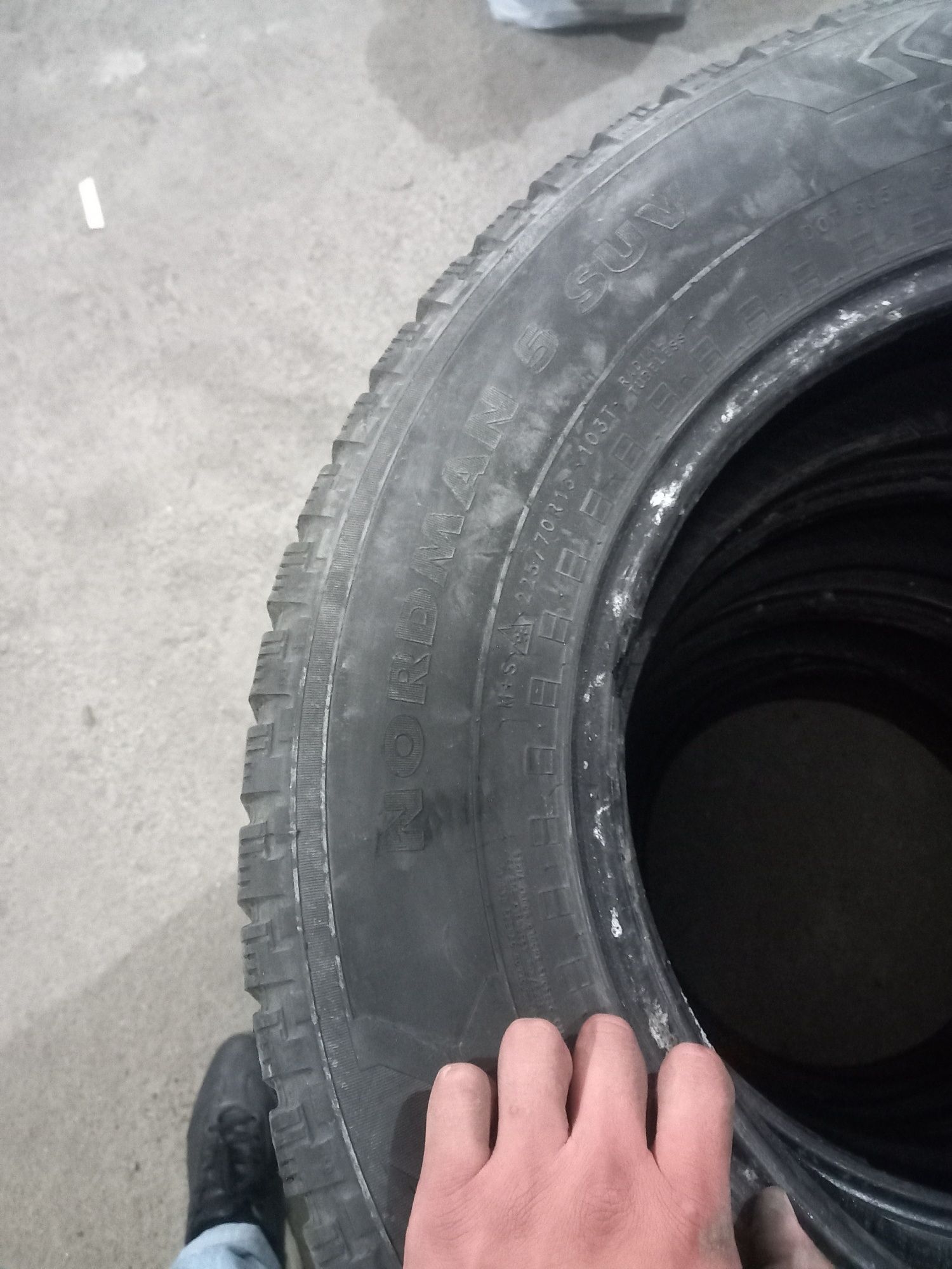 Продам в средним состояние резину R 16