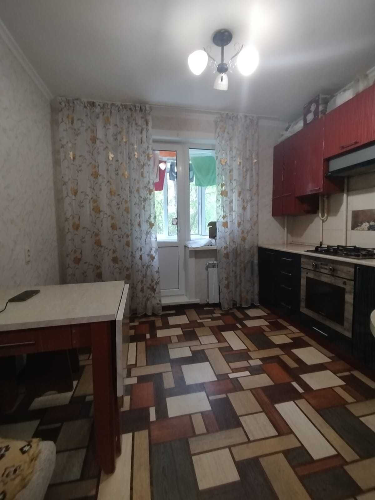 Продам 2-х комнатную квартиру в центре