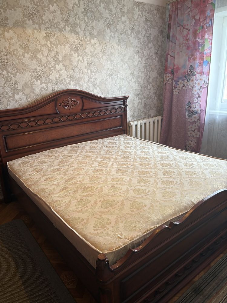 Продам спальный гарнитур
